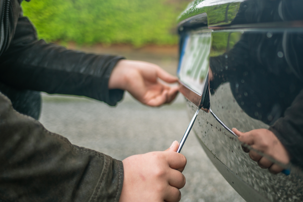 Stealing vehicle number plate is punishable in UAE